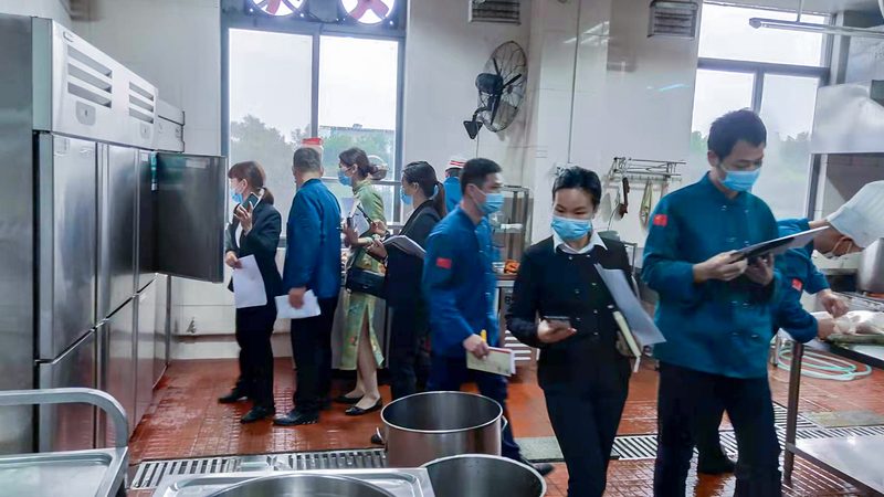 零食批发：厂家直销与代工生产的区别解析
