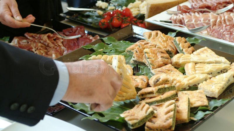 商场餐饮加盟品牌，如何挑选适合自己的？**